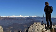 23 Vista panoramica a nord verso le Orobie innevate 